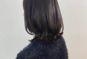 レイヤーカット ⁡ 艶のあるカラーとメリハリのあるレイヤーがかわいい 自分でセットする時も分けて内巻きと外巻きにするだけなので簡単に出来ます ⁡ ⁡ このスタイルは1年ほど前にさらさんにカットしてもらったときの写真です ⁡ ⁡ ⁡